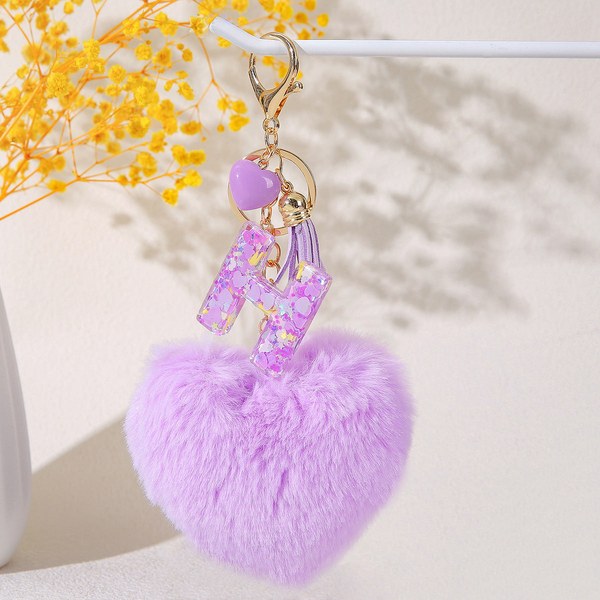 Wholesale in stock Love Shape Hair Ball Letter Keychain Wholesale Glue Sequins 26 Letter Key Ring Girl Backpack Decoration